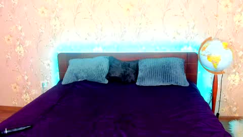 LassCherry18 online show from 02.24.25