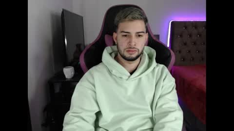 Snapshot of latam_ chatting on 12.15.24 YOUR BABY online show from 12.15.24