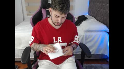 Snapshot of latam_ chatting on 02.04.25 YOUR BABY online show from 02.04.25