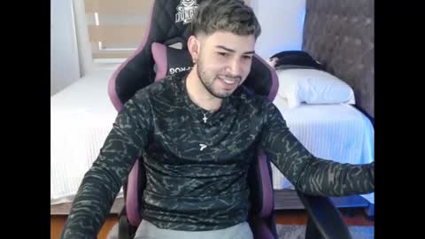 Snapshot of latam_ chatting on 02.06.25 YOUR BABY online show from 02.06.25