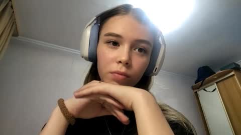 Snapshot of lateshastarnaud chatting on 03.25.26 Linet online show from 03.25.26