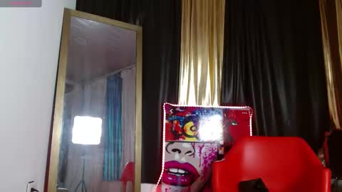 Snapshot of latex_rose_daniels chatting on 12.18.24 ROSE online show from 12.18.24