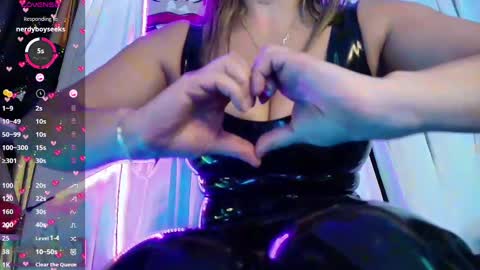 Snapshot of latex_rose_daniels chatting on 03.04.25 ROSE online show from 03.04.25