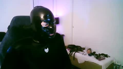 Snapshot of latexminheadroom chatting on 10.28.25 latexminheadroom online show from 10.28.25
