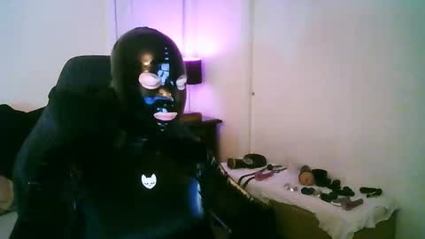 Snapshot of latexminheadroom chatting on 12.05.25 latexminheadroom online show from 12.05.25