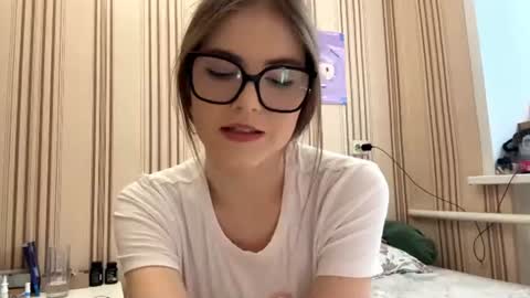Mia online show from 06.10.26