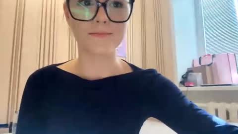 Mia online show from 06.17.26
