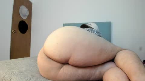 Snapshot of latin_boy_surprise chatting on 07.25.26 Yisus online show from 07.25.26