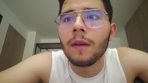 Snapshot of latin_edge chatting on 03.12.25 Latin edge online show from 03.12.25