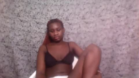 Snapshot of latina_ebony1 chatting on 12.04.25 Latina online show from 12.04.25