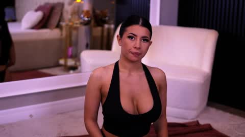 Latina online show from 04.21.26