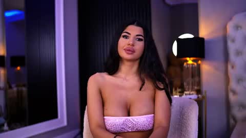 Snapshot of latinaloco chatting on 06.26.26 Latina online show from 06.26.26