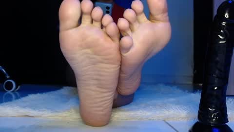 Snapshot of latinfeetqos chatting on 12.18.24 Martina April online show from 12.18.24