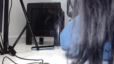 Snapshot of latinfeetqos chatting on 12.20.24 Martina April online show from 12.20.24