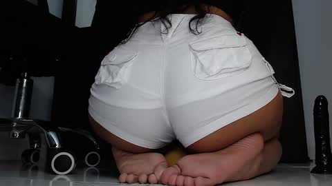 Snapshot of latinfeetqos chatting on 12.29.24 Martina April online show from 12.29.24