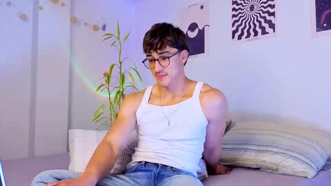 Snapshot of latinguyxl chatting on 09.14.25 Logan online show from 09.14.25