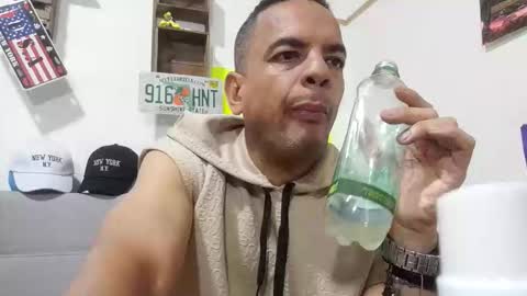 Snapshot of latinmartin254 chatting on 10.18.25 latinmartin254 online show from 10.18.25
