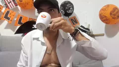 Snapshot of latinmartin254 chatting on 11.01.25 latinmartin254 online show from 11.01.25