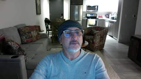 Snapshot of latinnous chatting on 02.12.25 QS - INDEPENDENT MODEL online show from 02.12.25