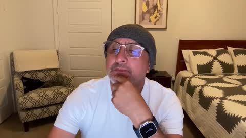 QS - INDEPENDENT MODEL online show from 10.24.25