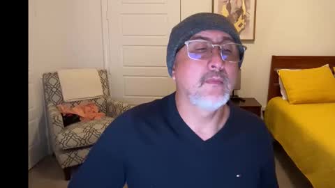 QS - INDEPENDENT MODEL online show from 11.22.25