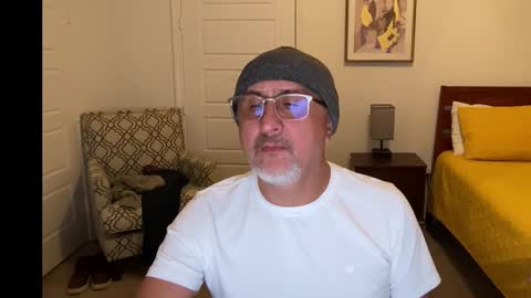 QS - INDEPENDENT MODEL online show from 12.03.25