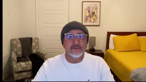 Snapshot of latinnous chatting on 12.17.25 QS - INDEPENDENT MODEL online show from 12.17.25