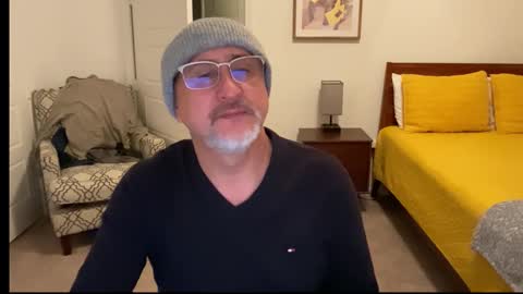 Snapshot of latinnous chatting on 12.18.25 QS - INDEPENDENT MODEL online show from 12.18.25
