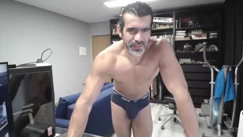 Snapshot of latino23bom chatting on 09.10.25 sam online show from 09.10.25