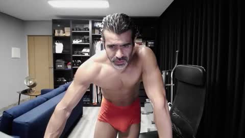 Snapshot of latino23bom chatting on 09.11.25 sam online show from 09.11.25