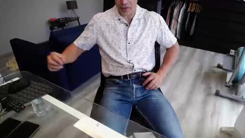 Snapshot of latino23bom chatting on 10.16.25 sam online show from 10.16.25