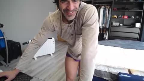 Snapshot of latino23bom chatting on 11.28.25 sam online show from 11.28.25