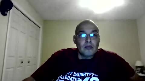 Snapshot of latinoinfla chatting on 10.26.25 latinoinfla online show from 10.26.25