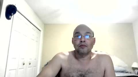 Snapshot of latinoinfla chatting on 11.24.25 latinoinfla online show from 11.24.25