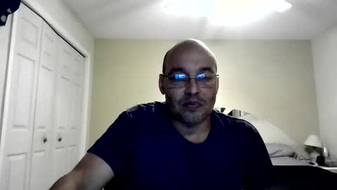 Snapshot of latinoinfla chatting on 12.17.25 latinoinfla online show from 12.17.25