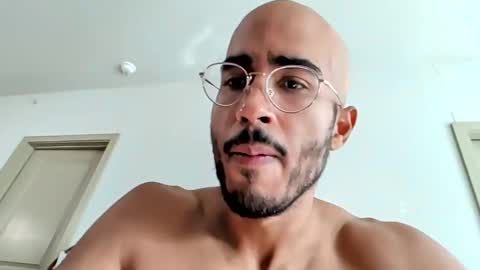 Snapshot of latinomixedbbc chatting on 10.28.25 latinomixedbbc online show from 10.28.25