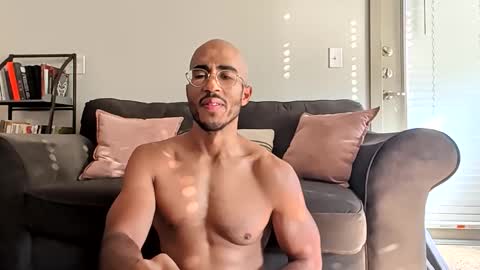 Snapshot of latinomixedbbc chatting on 11.10.25 latinomixedbbc online show from 11.10.25