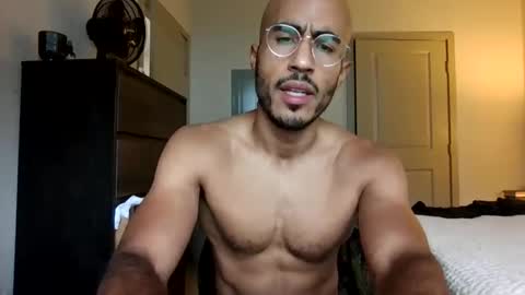 Snapshot of latinomixedbbc chatting on 11.18.25 latinomixedbbc online show from 11.18.25