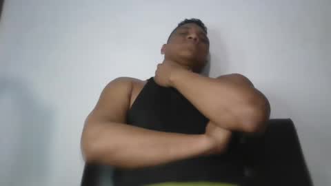 Snapshot of latinrayf chatting on 10.31.25 latinrayf online show from 10.31.25