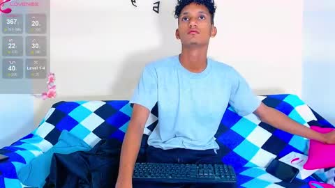 Snapshot of latinvenz chatting on 12.16.25 yorkier and derrek online show from 12.16.25