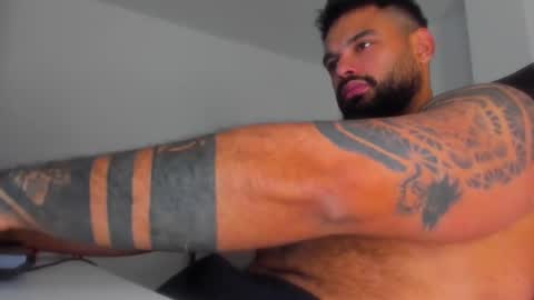 Snapshot of latinwolfbi chatting on 02.11.25 philip online show from 02.11.25