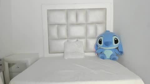 Snapshot of laura__js_ chatting on 11.04.25 laura__js_ online show from 11.04.25