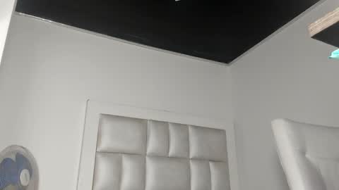 Snapshot of laura__js_ chatting on 11.24.25 laura__js_ online show from 11.24.25