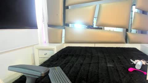 Snapshot of laura__js_ chatting on 12.02.25 laura__js_ online show from 12.02.25