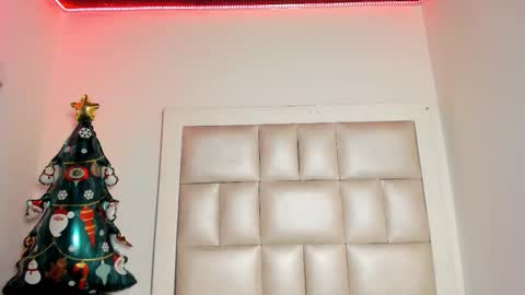 Snapshot of laura__js_ chatting on 12.03.25 laura__js_ online show from 12.03.25