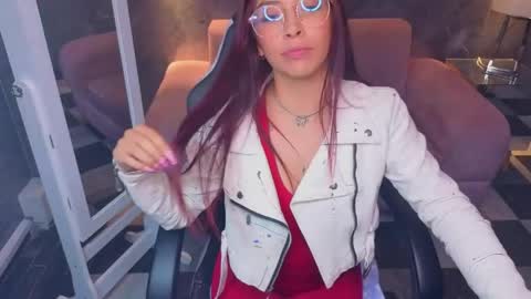 laura_b_ online show from 04.22.26