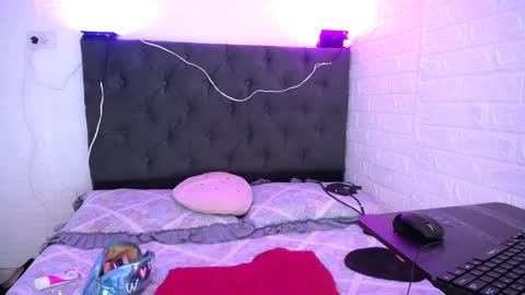 Snapshot of laura_candy02 chatting on 12.15.24 LAURA online show from 12.15.24