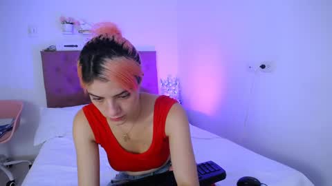 Snapshot of laura_candy02 chatting on 01.07.25 LAURA online show from 01.07.25