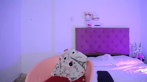 Snapshot of laura_candy02 chatting on 01.17.25 LAURA online show from 01.17.25