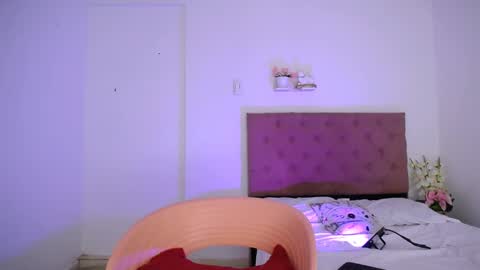 Snapshot of laura_candy02 chatting on 01.21.25 LAURA online show from 01.21.25